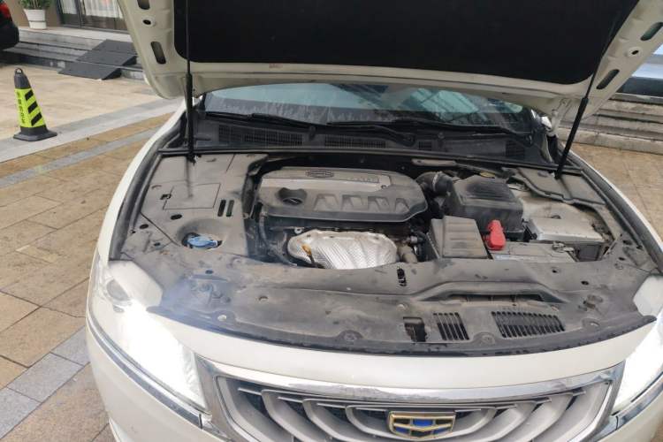 Used Geely Auto Emgrand GT 2015 2.4L Luxury Model Engine Bay Right