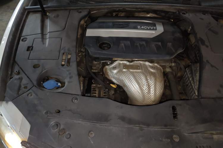 Used Geely Auto Emgrand GT 2015 2.4L Luxury Model Engine Bay Right