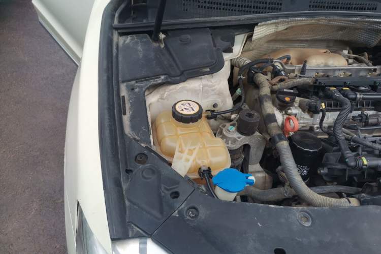 Used Geely Auto Emgrand GT 2015 1.8T Flagship Model Engine Bay Right