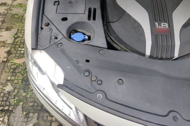 Used Geely Auto Emgrand GT 2015 1.8T Comfort Model Engine Bay Right