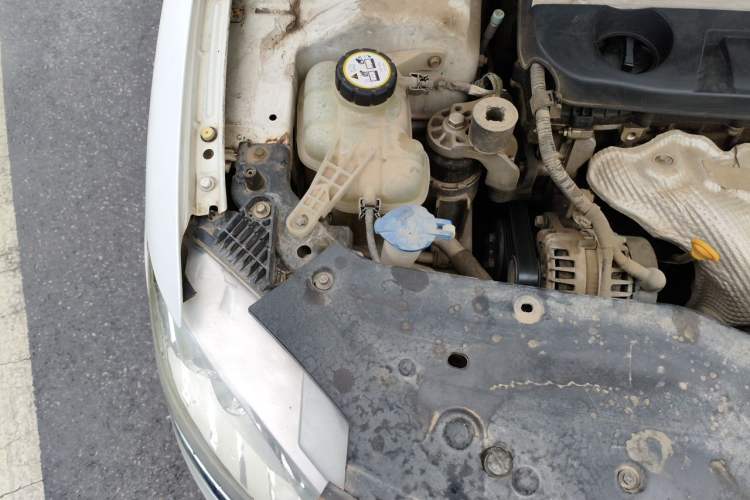 Used Geely Auto Emgrand GT 2015 2.4L Comfort Model Engine Bay Right