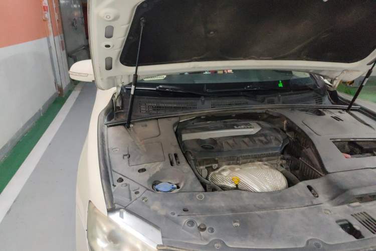 Used Geely Auto Emgrand GT 2015 2.4L Comfort Model Engine Bay Right