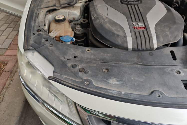 Used Geely Auto Emgrand GT 2015 1.8T Premium Model Engine Bay Right