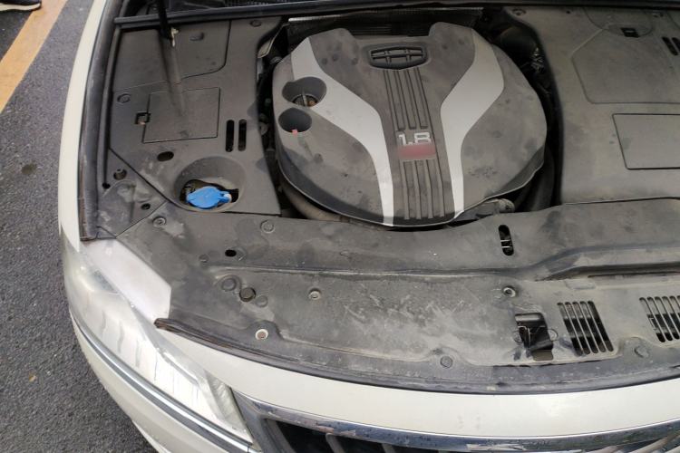 Used Geely Auto Emgrand GT 2015 1.8T Flagship Model Engine Bay Right