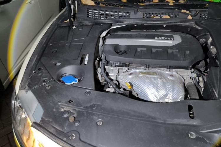 Used Geely Auto Emgrand GT 2015 2.4L Comfort Model Engine Bay Right