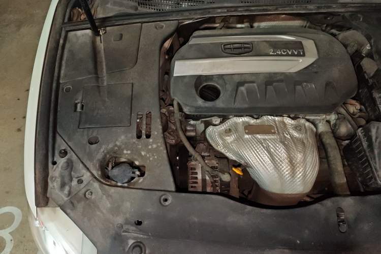 Used Geely Auto Emgrand GT 2015 2.4L Comfort Model Engine Bay Right