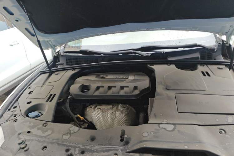 Used Geely Auto Emgrand GT 2015 2.4L Luxury Model Engine Bay Right
