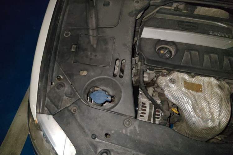 Used Geely Auto Emgrand GT 2015 2.4L Comfort Model Engine Bay Right