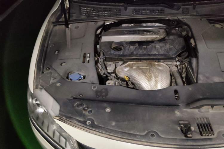 Used Geely Auto Emgrand GT 2015 2.4L Comfort Model Engine Bay Right
