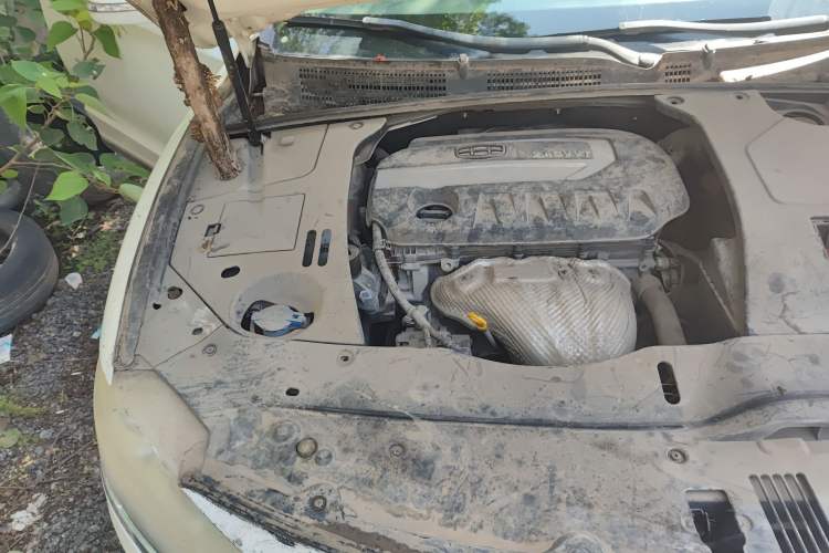 Used Geely Auto Emgrand GT 2015 2.4L Comfort Model Engine Bay Right