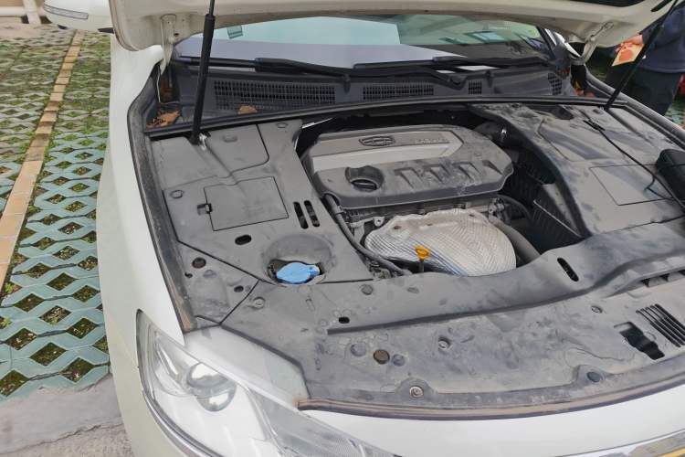 Used Geely Auto Emgrand GT 2015 2.4L Comfort Model Engine Bay Right