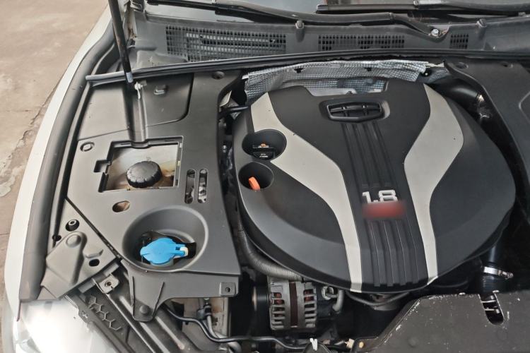 Used Geely Auto Emgrand GT 2015 1.8T Comfort Model Engine Bay Right