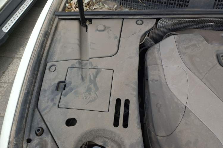 Used Geely Auto Emgrand GT 2015 1.8T Premium Model Engine Bay Right