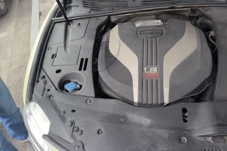 Used Geely Auto Emgrand GT 2015 1.8T Flagship Model Engine Bay Right
