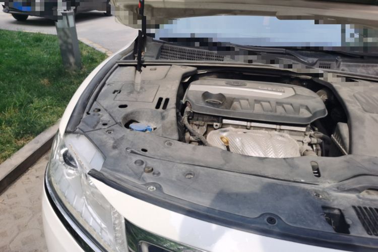 Used Geely Auto Emgrand GT 2015 2.4L Comfort Model Engine Bay Right