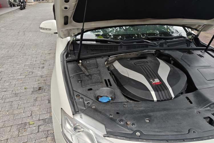 Used Geely Auto Emgrand GT 2015 1.8T Flagship Model Engine Bay Right
