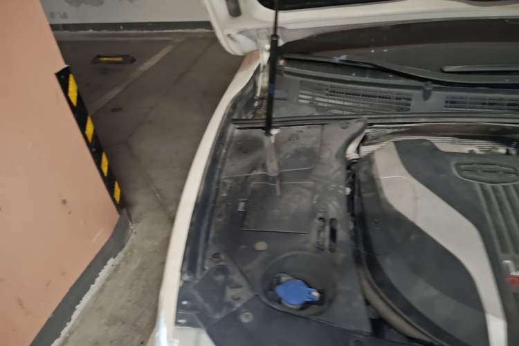Used Geely Auto Emgrand GT 2015 1.8T Flagship Model Engine Bay Right