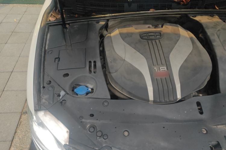 Used Geely Auto Emgrand GT 2015 1.8T Premium Model Engine Bay Right