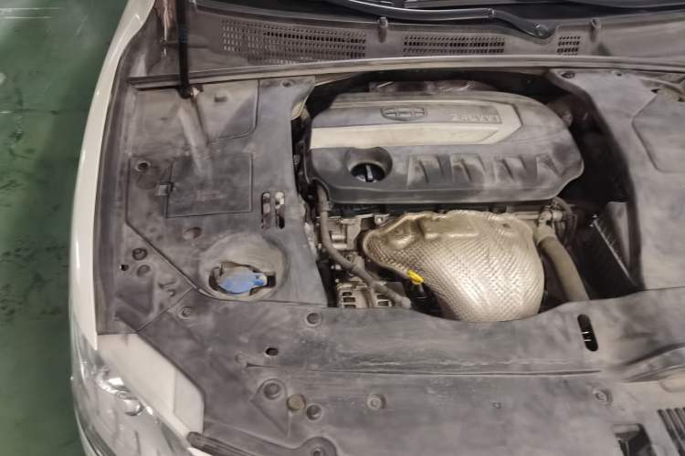 Used Geely Auto Emgrand GT 2015 2.4L Comfort Model Engine Bay Right