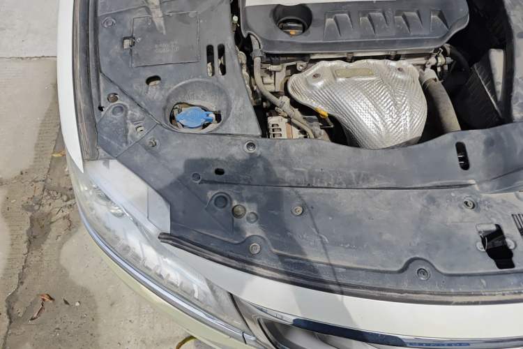 Used Geely Auto Emgrand GT 2015 2.4L Luxury Model Engine Bay Right
