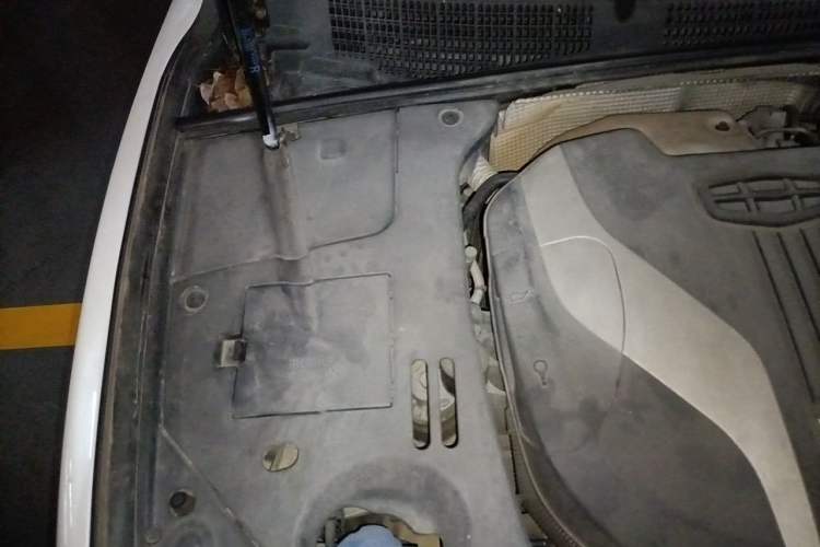 Used Geely Auto Emgrand GT 2015 1.8T Premium Model Engine Bay Right