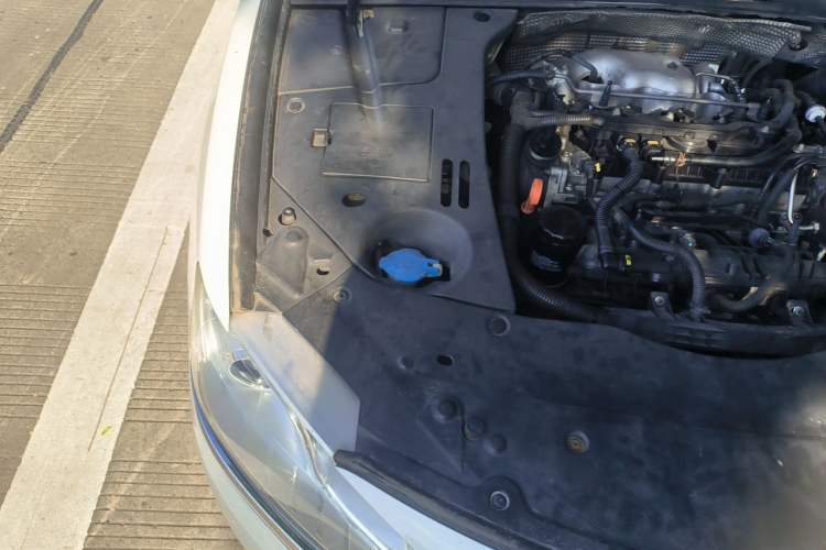 Used Geely Auto Emgrand GT 2015 1.8T Flagship Model Engine Bay Right