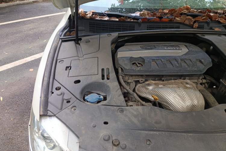 Used Geely Auto Emgrand GT 2015 2.4L Comfort Model Engine Bay Right