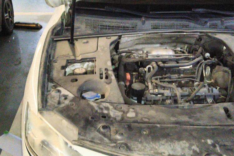 Used Geely Auto Emgrand GT 2015 1.8T Premium Model Engine Bay Right