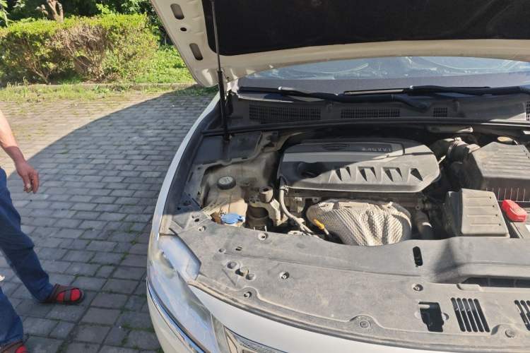 Used Geely Auto Emgrand GT 2015 2.4L Comfort Model Engine Bay Right