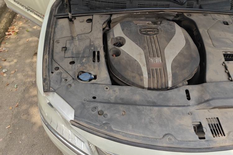 Used Geely Auto Emgrand GT 2015 1.8T Flagship Model Engine Bay Right