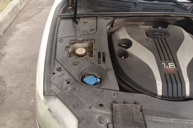 Used Geely Auto Emgrand GT 2015 1.8T Premium Model Engine Bay Right