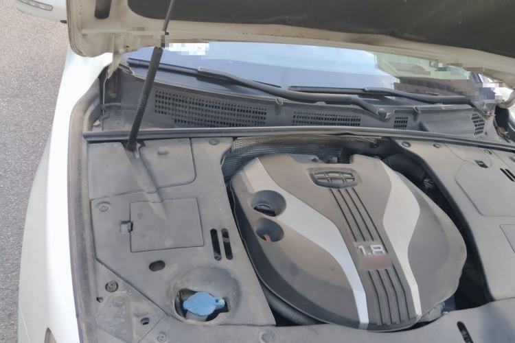 Used Geely Auto Emgrand GT 2015 1.8T Flagship Model Engine Bay Right
