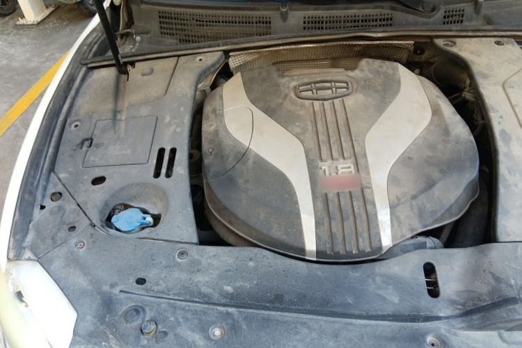 Used Geely Auto Emgrand GT 2015 1.8T Flagship Model Engine Bay Right