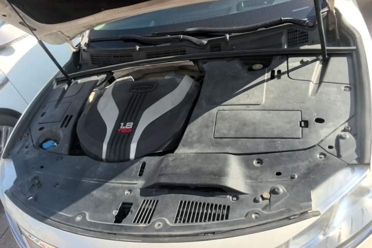 Used Geely Auto Emgrand GT 2015 1.8T Flagship Model Engine Bay
