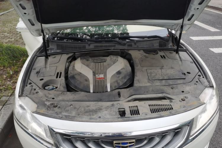 Used Geely Auto Emgrand GT 2015 1.8T Flagship Model Engine Bay