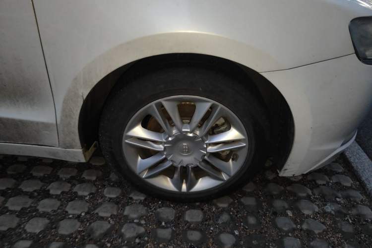 Used Geely Auto Emgrand GT 2015 2.4L Luxury Model Exterior 1