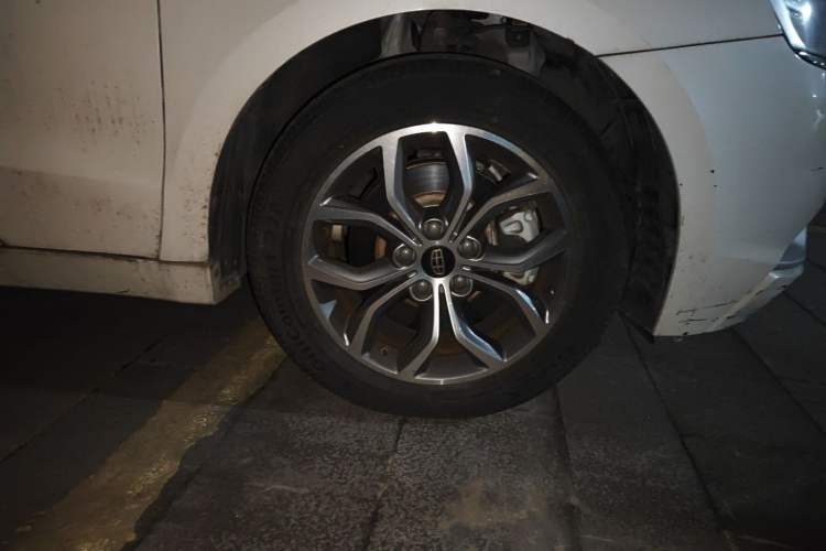 Used Geely Auto Emgrand GT 2015 2.4L Luxury Model Exterior 2