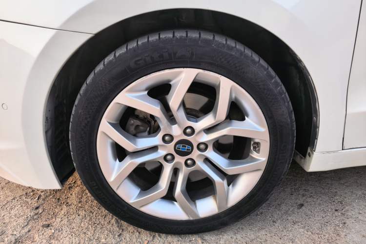 Used Geely Auto Emgrand GT 2015 1.8T Flagship Model Exterior 3