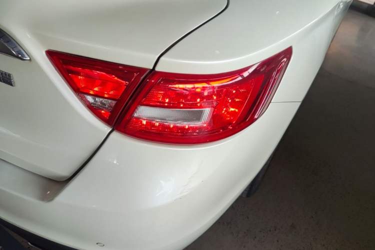 Used Geely Auto Emgrand GT 2015 2.4L Comfort Model Exterior 3