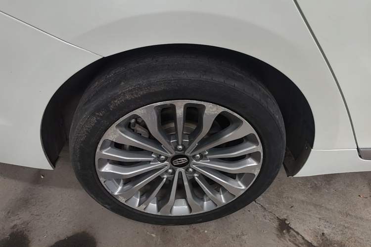 Used Geely Auto Emgrand GT 2015 1.8T Premium Model Exterior 5