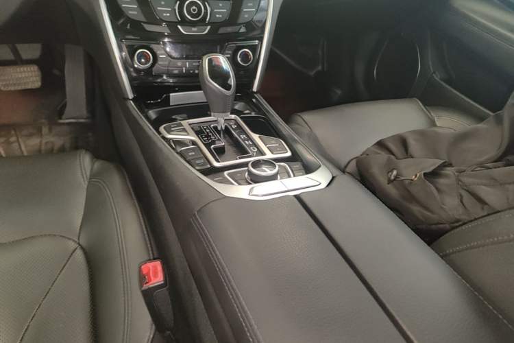Used Geely Auto Emgrand GT 2015 1.8T Flagship Model Gear Lever