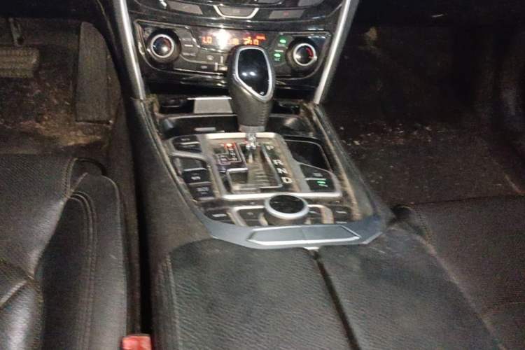 Used Geely Auto Emgrand GT 2015 1.8T Premium Model Gear Lever