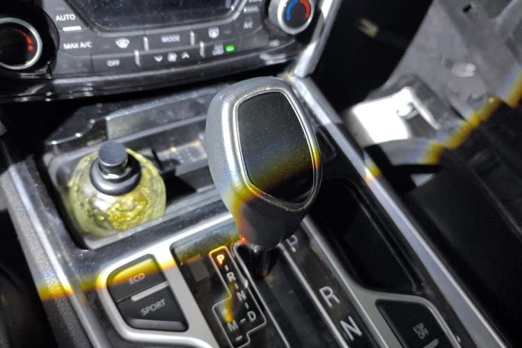 Used Geely Auto Emgrand GT 2015 2.4L Comfort Model Gear Lever