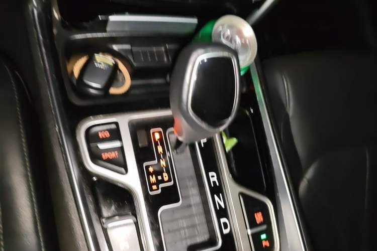 Used Geely Auto Emgrand GT 2015 1.8T Flagship Model Gear Lever