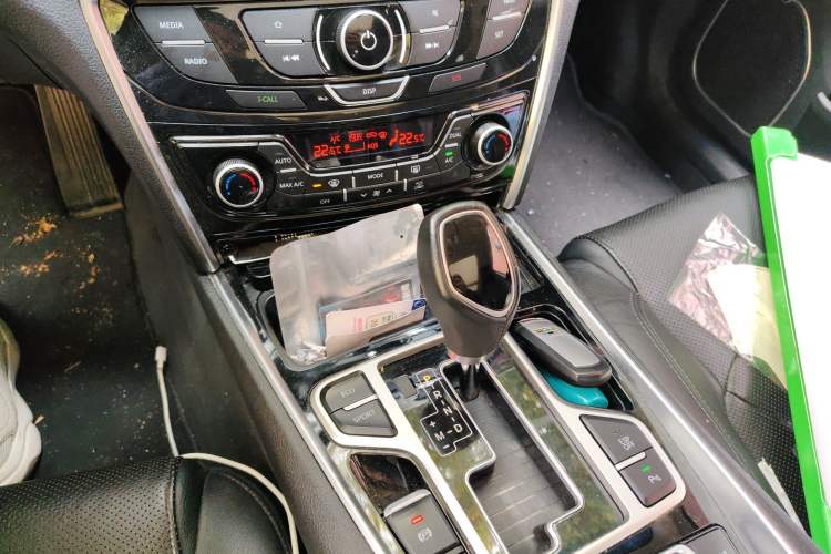 Used Geely Auto Emgrand GT 2015 1.8T Flagship Model Gear Lever