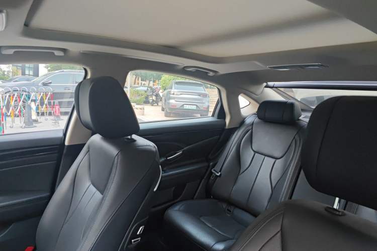 Used Geely Auto Emgrand GT 2015 1.8T Flagship Model Headliner