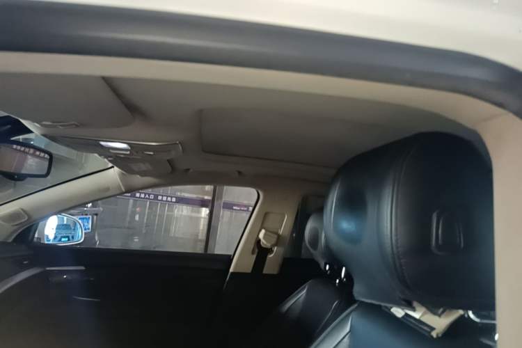 Used Geely Auto Emgrand GT 2015 1.8T Premium Model Headliner