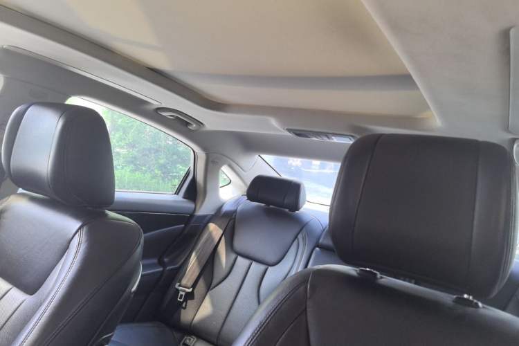 Used Geely Auto Emgrand GT 2015 1.8T Premium Model Headliner