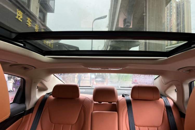 Used Geely Auto Emgrand GT 2015 1.8T Premium Model Headliner