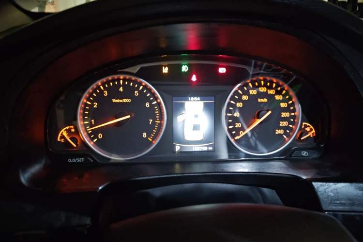 Used Geely Auto Emgrand GT 2015 1.8T Flagship Model Instrument Cluster